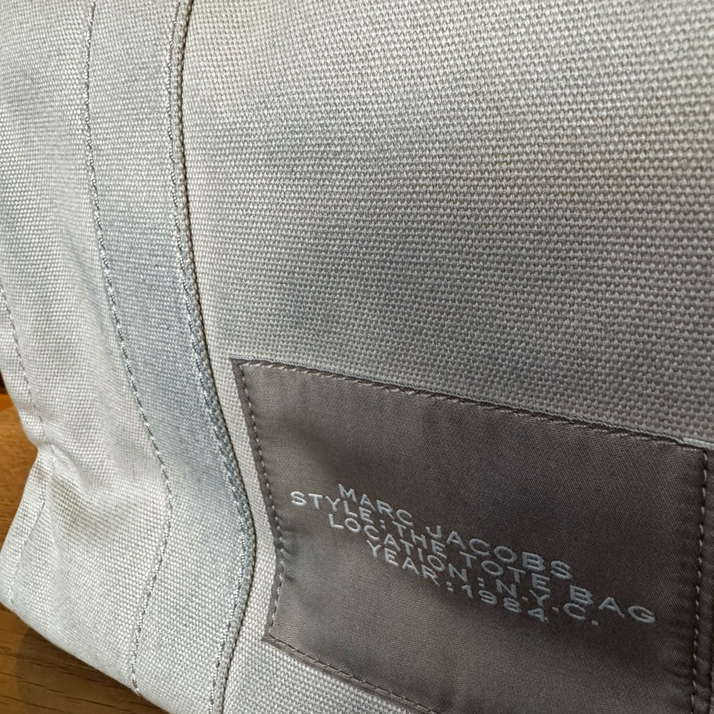 Marc Jacobs Medium Tote - Picture 6 of 8